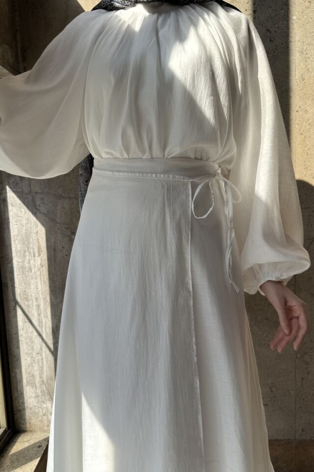 Dalgalı Şifon Kumaş Beyaz Balon Kol Takım