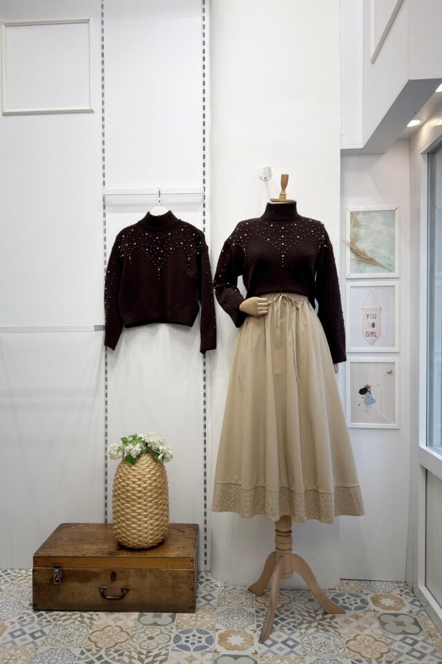 İnci İşlemeli Kahverengi Kazak