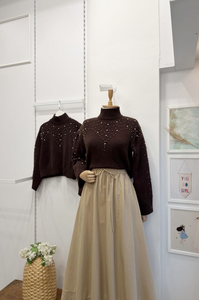 İnci İşlemeli Kahverengi Kazak