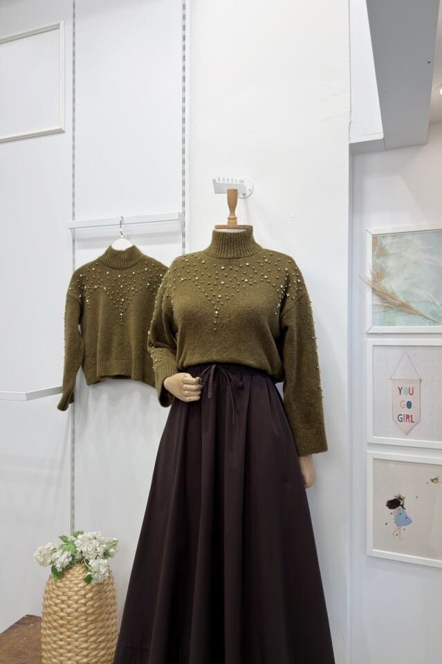 İnci İşlemeli Yağ Yeşili Kazak