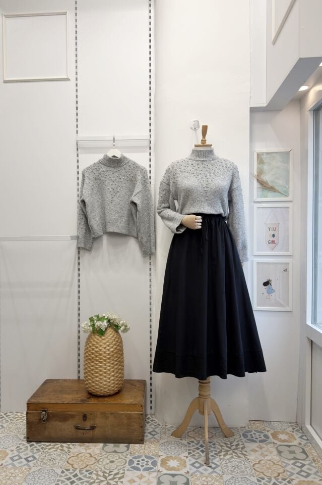 İnci İşlemeli Gri Kazak