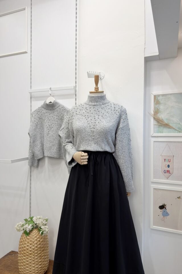 İnci İşlemeli Gri Kazak