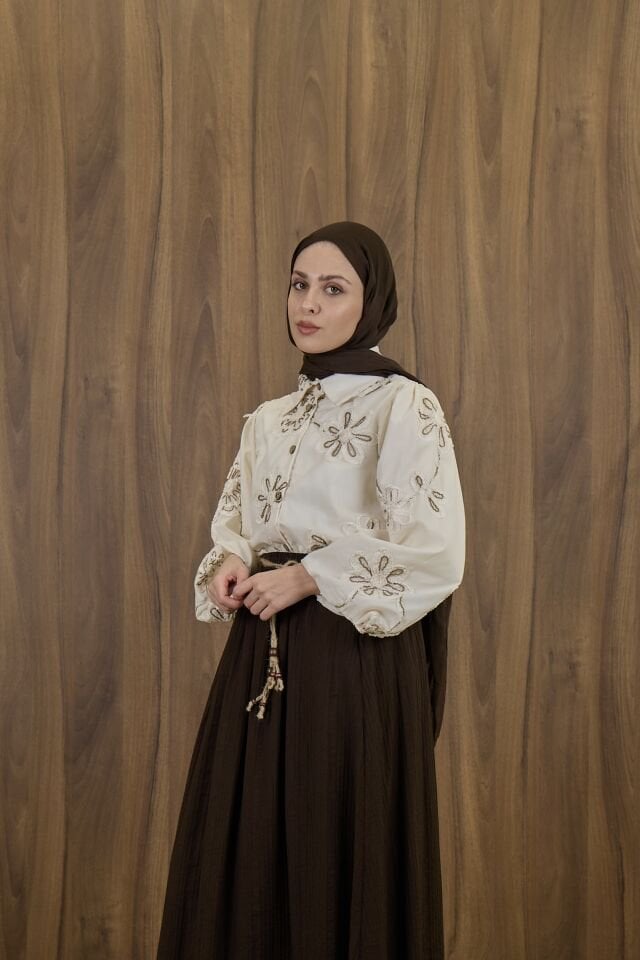 Kahverengi Etekli Nakışlı Mirela Takım