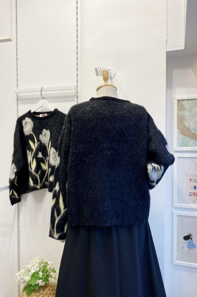 Siyah Lale Desenli Pollen Kazak