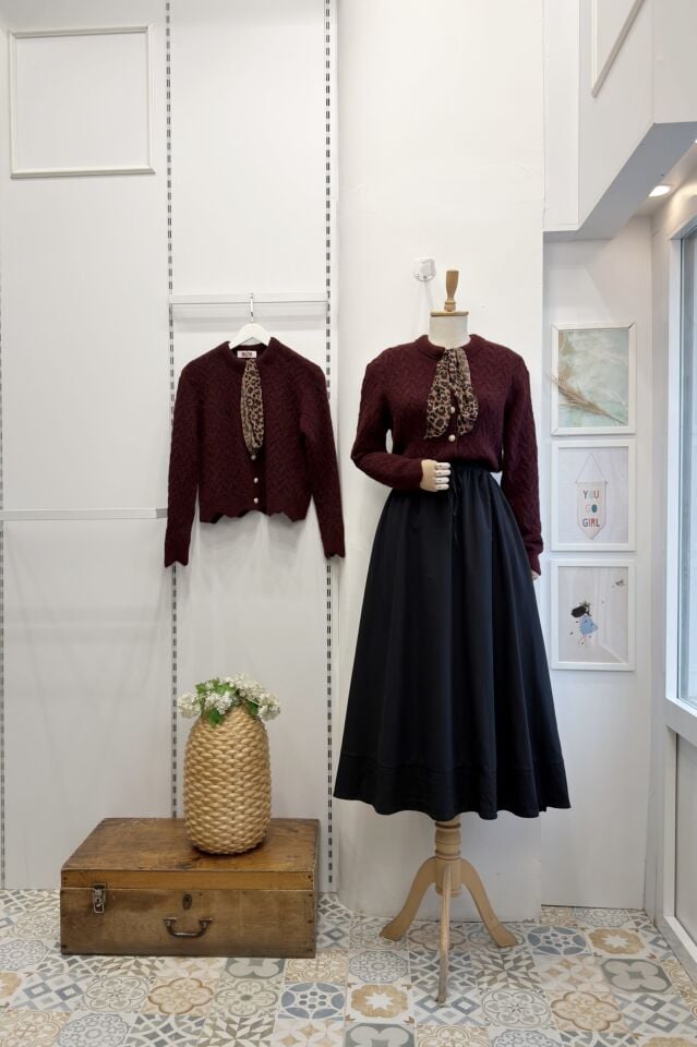 Leopar Fularlı İnci Düğmeli Bordo Hırka