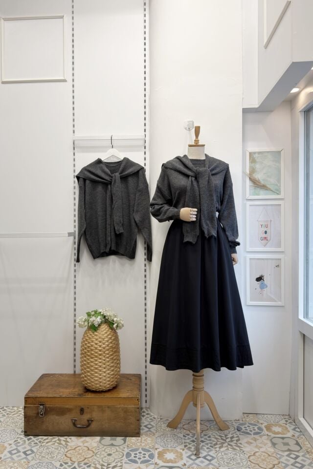 Omzu Şal Detaylı Antrasit Yumuşak Dokulu Kazak