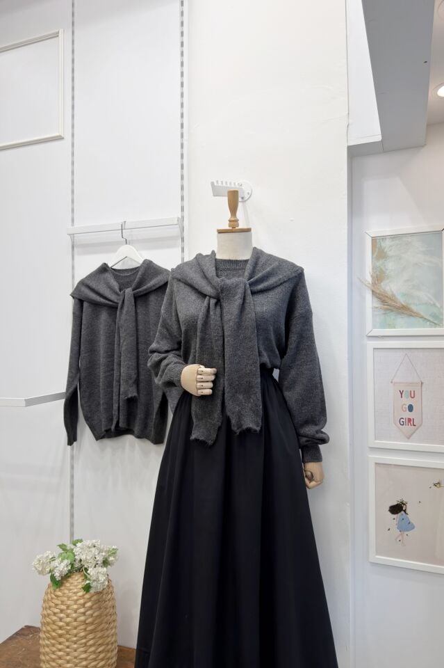 Omzu Şal Detaylı Antrasit Yumuşak Dokulu Kazak