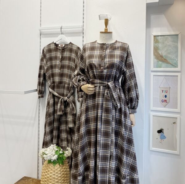 Lacivert İnce Çizgili Kahverengi Ekoseli Sweety Elbise