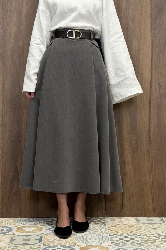 Kemer Detaylı Gri Crep Etek