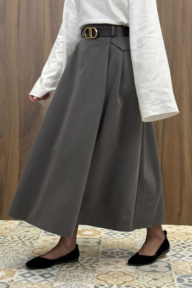 Kemer Detaylı Gri Crep Etek