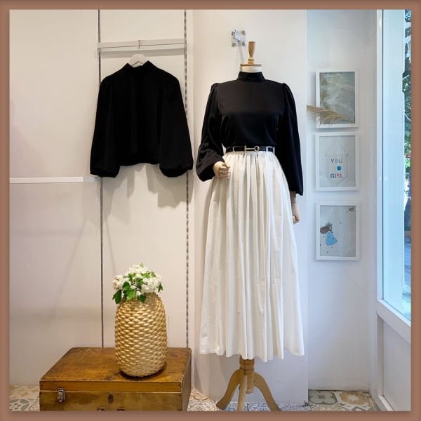 Beyaz Kemerli Sık Pileli Etek