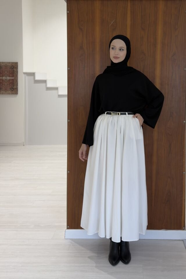 Beyaz Kemerli Sık Pileli Etek