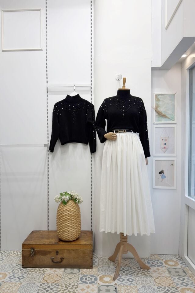 Beyaz Kemerli Sık Pileli Etek