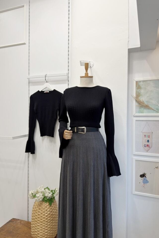 Siyah Beli Lastikli Triko Bluz