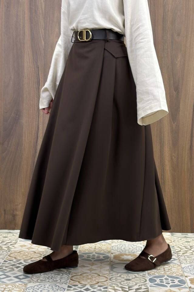 Kemer Detaylı Kahverengi Crep Etek