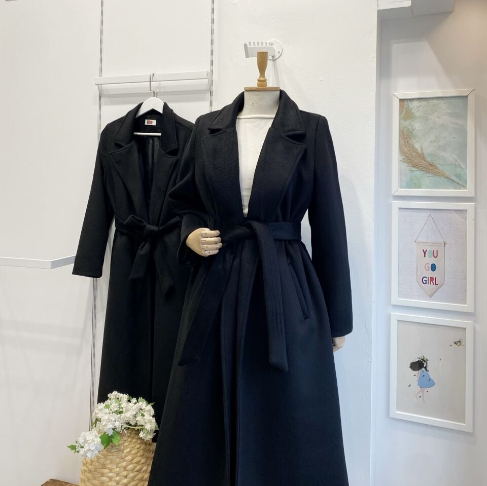 Siyah Tay Tüyü Plume Kaban