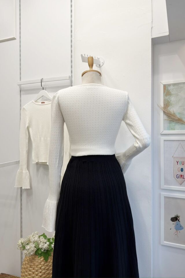 Beyaz Beli Lastikli Triko Bluz