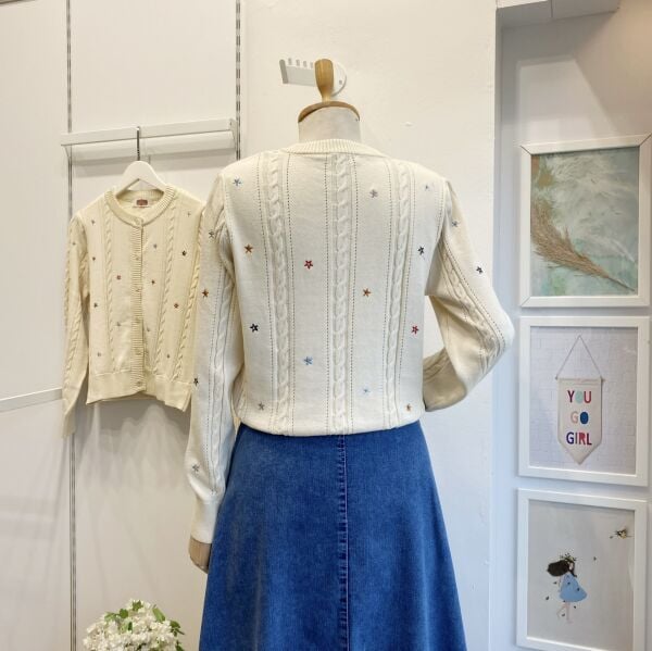 Krem Çiçek İşlemeli Auton Hırka