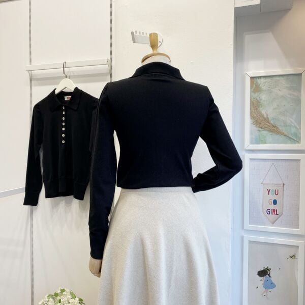 Siyah Düğme Detaylı Triko Bluz