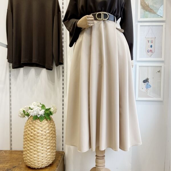 Kemer Detaylı Krem Crep Etek