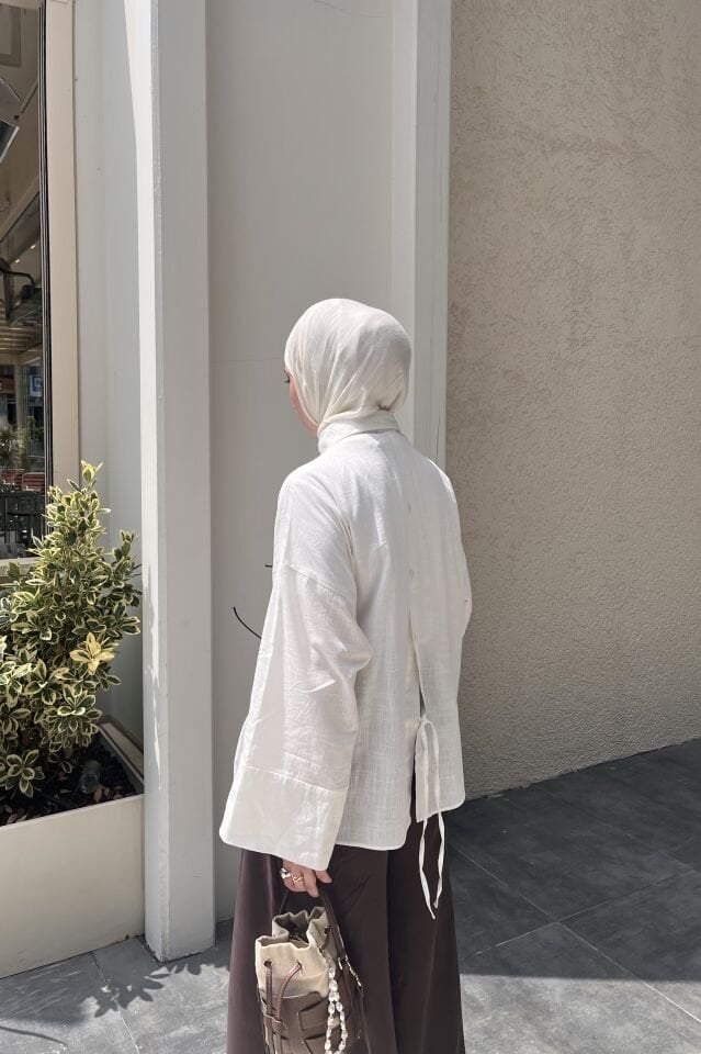 Faya Girls x Beyaz Sırt Düğme Detaylı Keten Gömlek