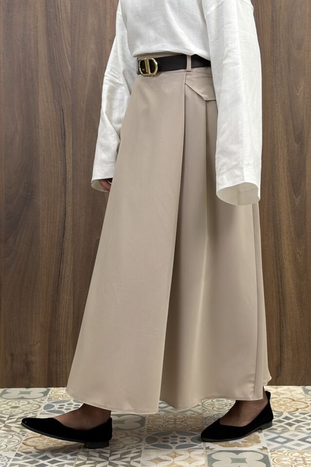 Kemer Detaylı Krem Crep Etek