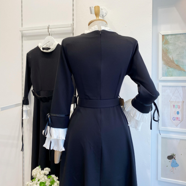 Siyah Kol Detaylı Matmazel Elbise