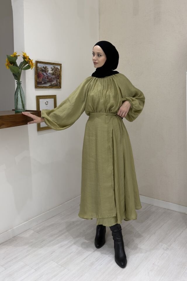 Dalgalı Şifon Kumaş Yağ Yeşili Balon Kol Takım