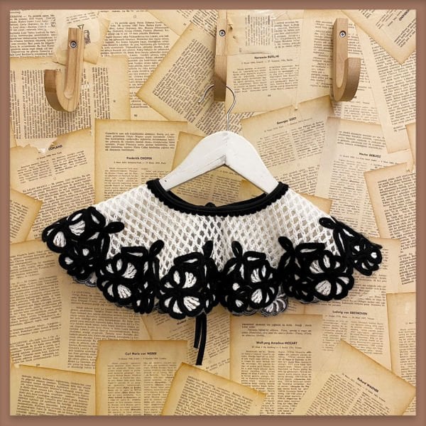 SİYAH NAKIŞLI YAKA