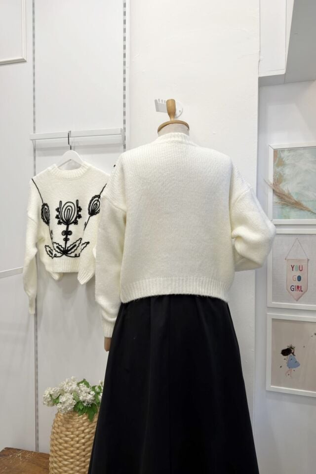 Nakışlı Aveline Beyaz Kazak