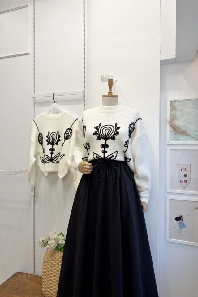 Nakışlı Aveline Beyaz Kazak