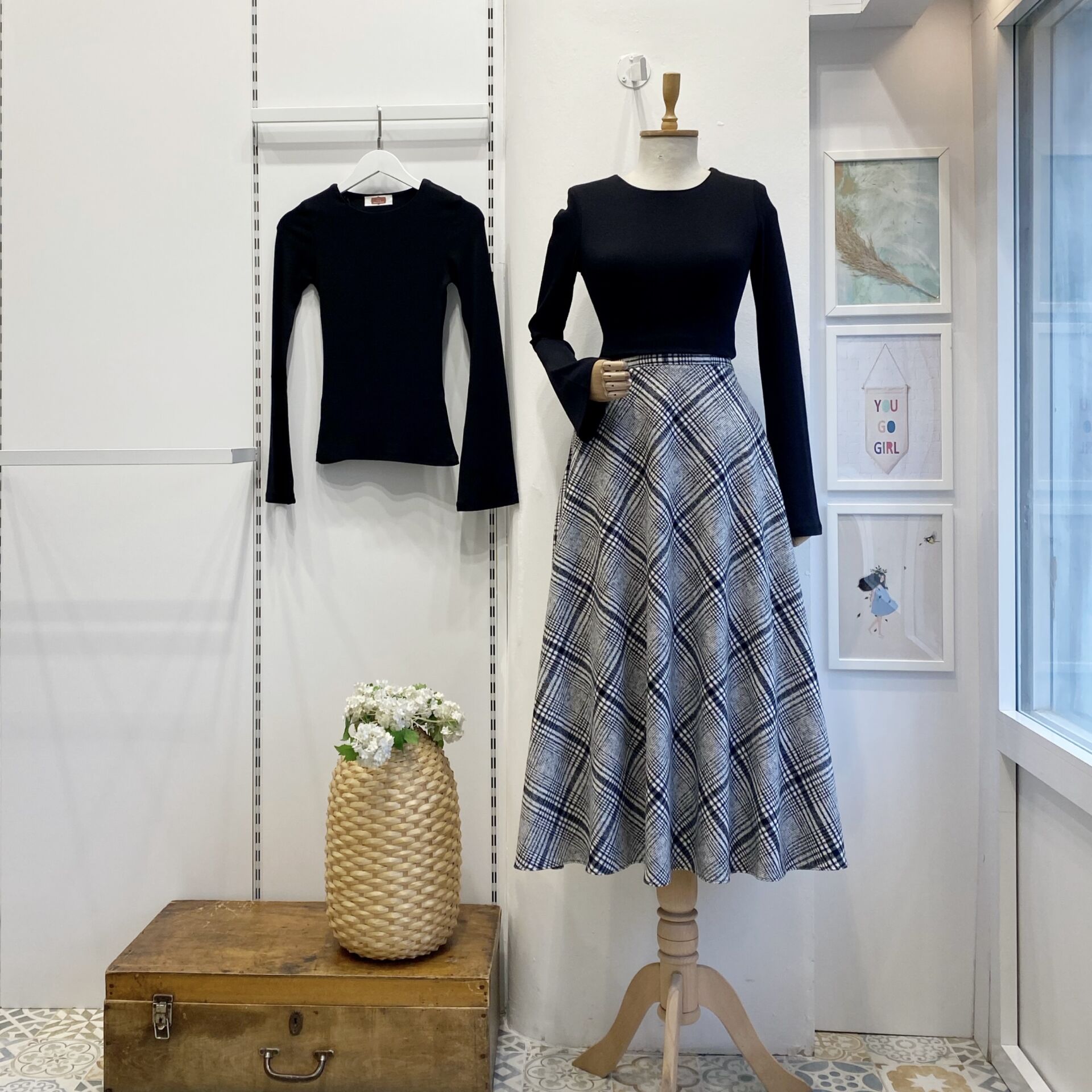 Beyaz Siyah Ekoseli Serena Etek