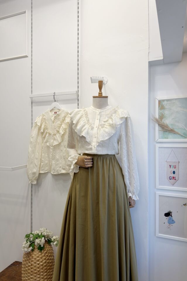 Krem Volanlı Ashley Gofre Gömlek