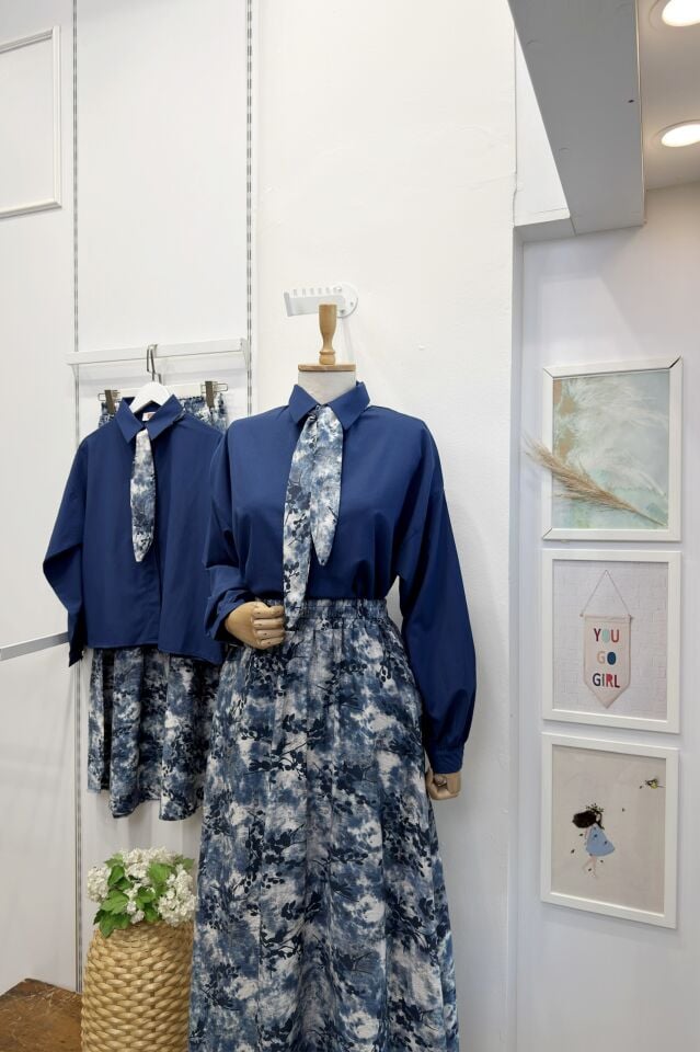 Eteği Çiçek Desenli Lacivert Aria Takım