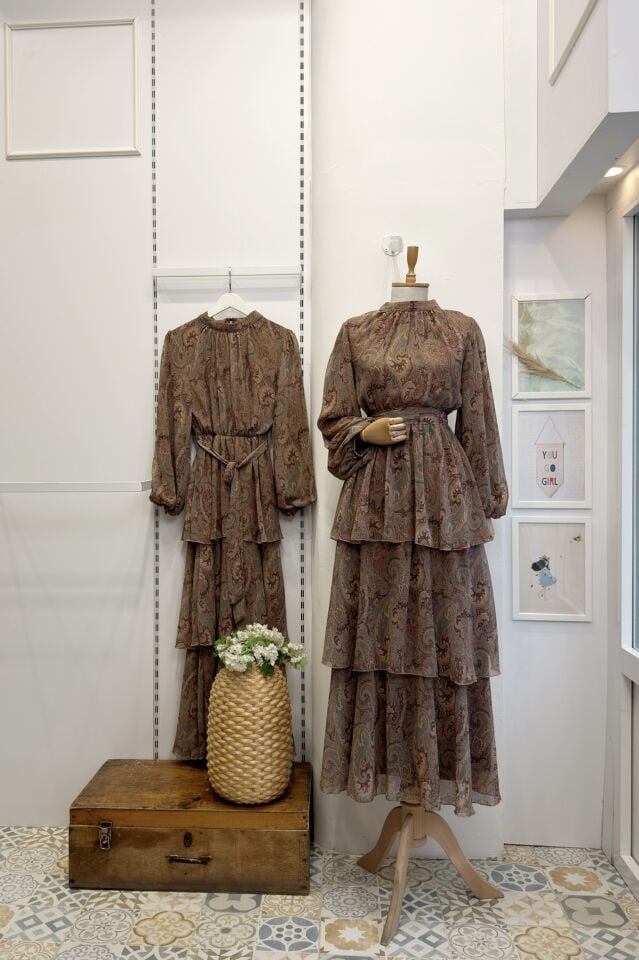 Kaşmir Desenli Kahverengi Kat Kat Elbise