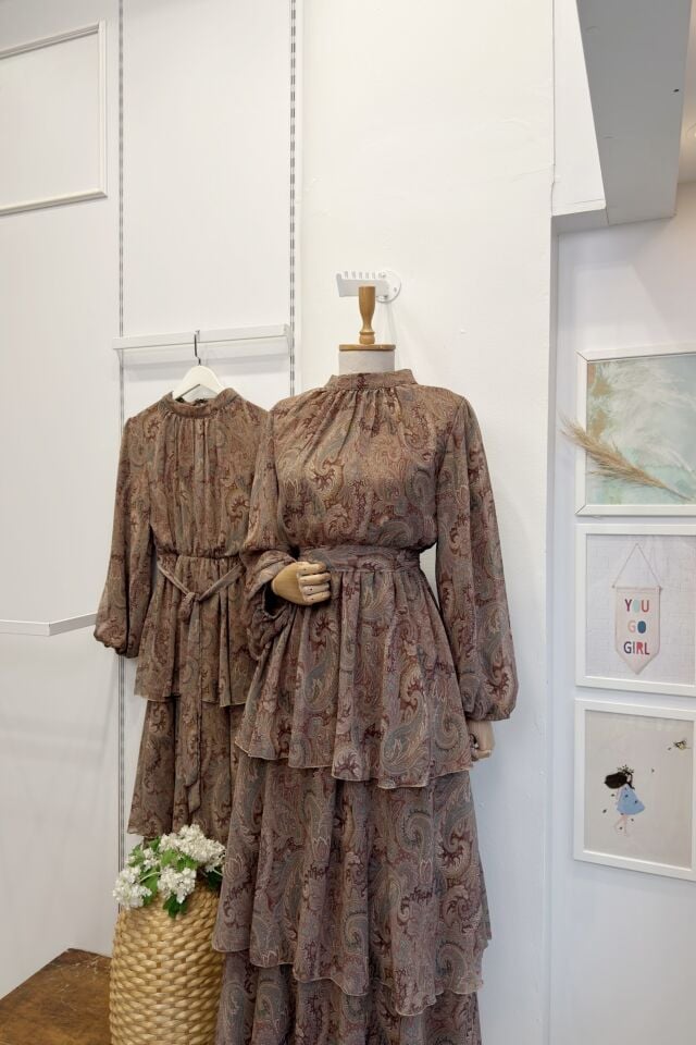 Kaşmir Desenli Kahverengi Kat Kat Elbise