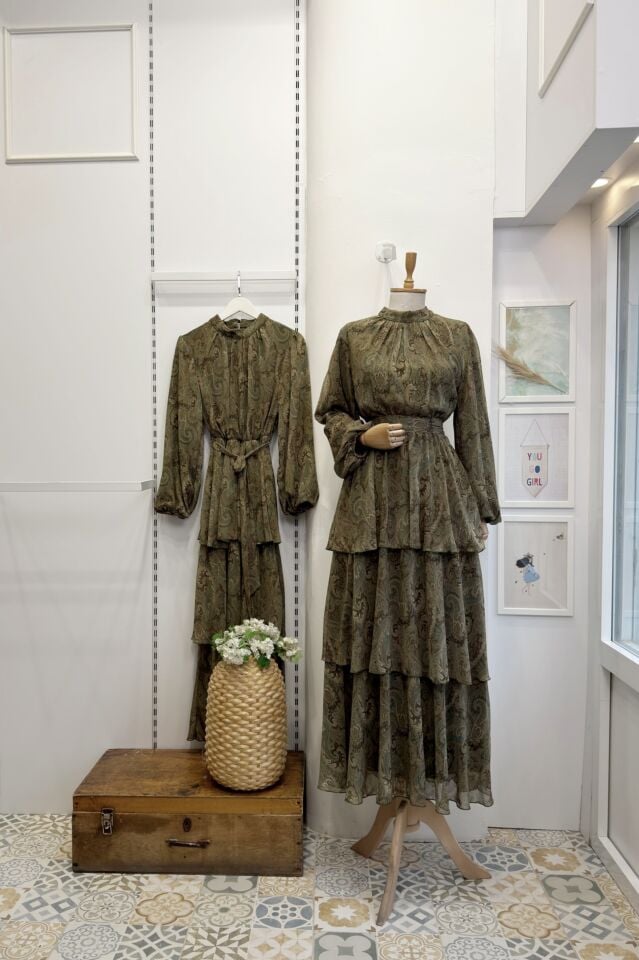 Kaşmir Desenli Yeşil Kat Kat Elbise