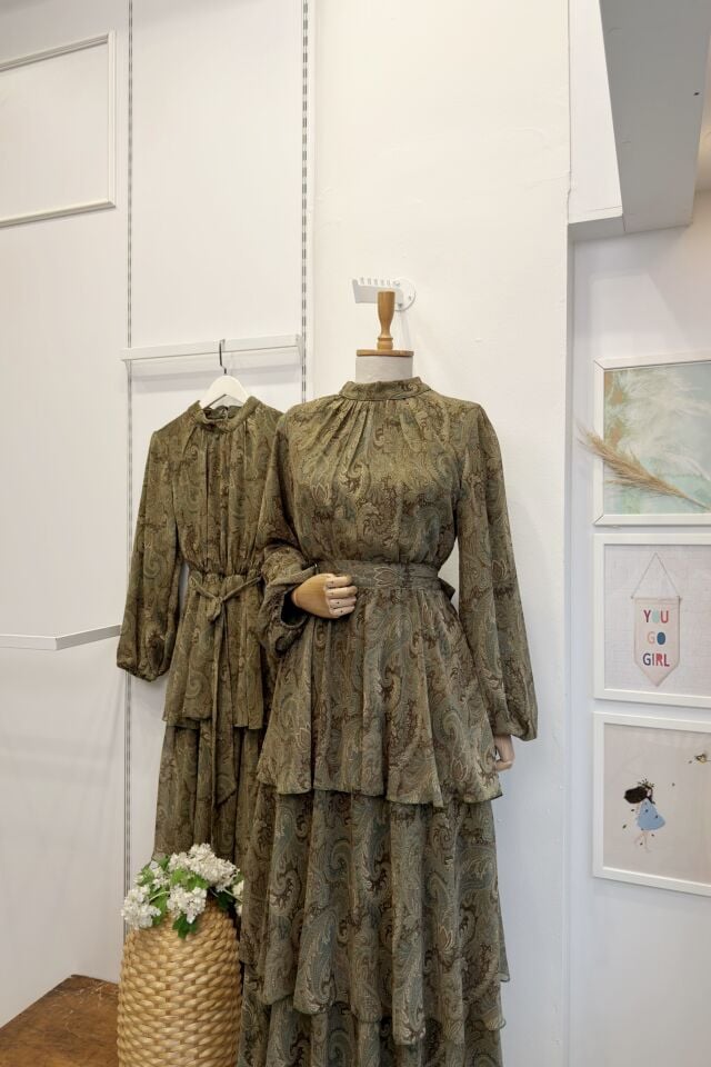 Kaşmir Desenli Yeşil Kat Kat Elbise