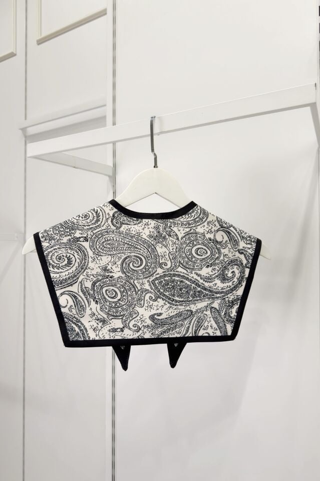 Siyah Elowen Desenli Muse Yaka