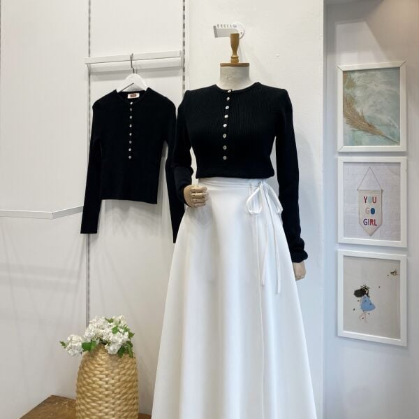 Siyah Bisiklet Yaka Yünlü Düğmeli Triko Bluz