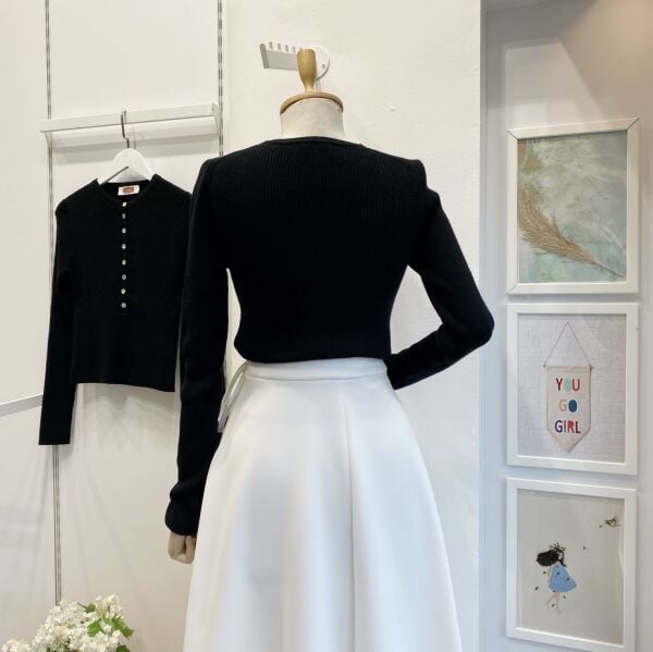 Siyah Bisiklet Yaka Yünlü Düğmeli Triko Bluz