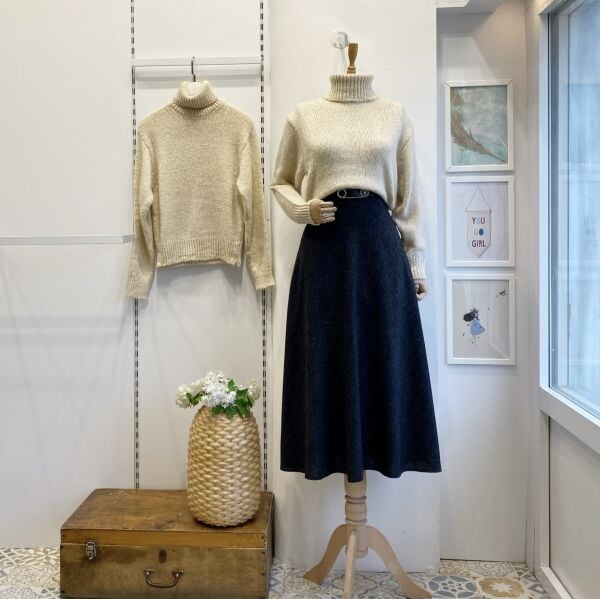 Siyah Kemerli İvory Kloş Etek