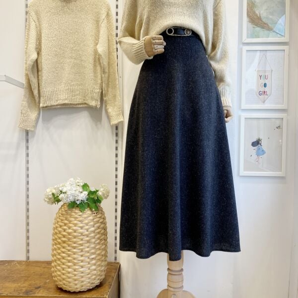 Siyah Kemerli İvory Kloş Etek