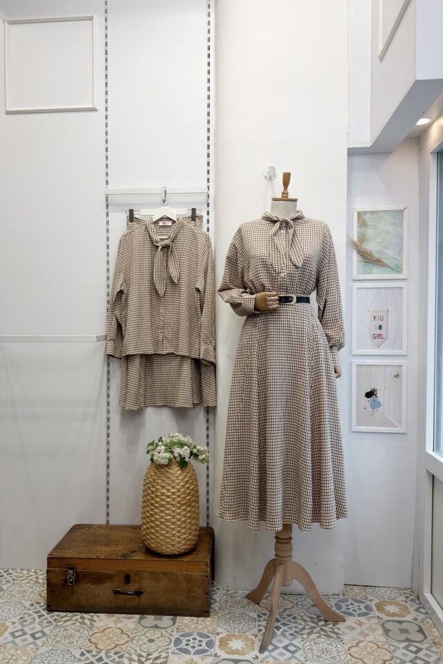 Sütlü Kahve Fular Yaka Detaylı Pötikareli Rowen Takım