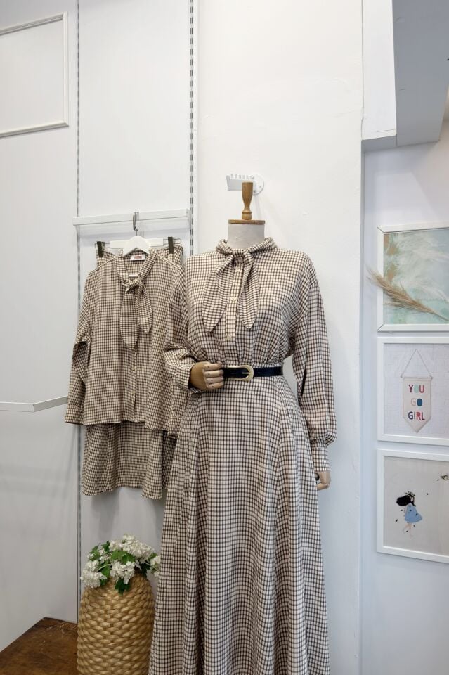 Sütlü Kahve Fular Yaka Detaylı Pötikareli Rowen Takım