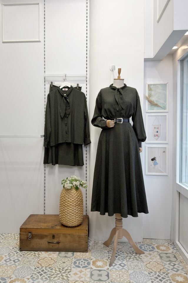 Yeşil Fular Yaka Detaylı Pötikareli Rowen Takım