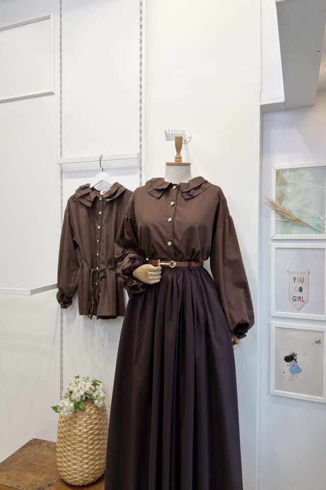 İnci Düğmeli Yakası Fırfırlı Kahverengi Tunik