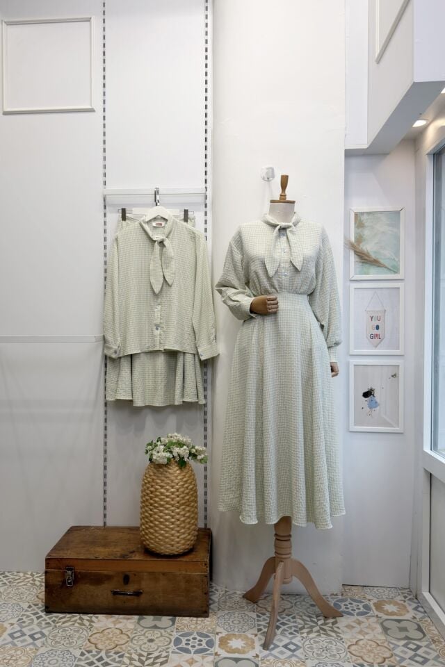 Mavi Fular Yaka Detaylı Pötikareli Rowen Takım