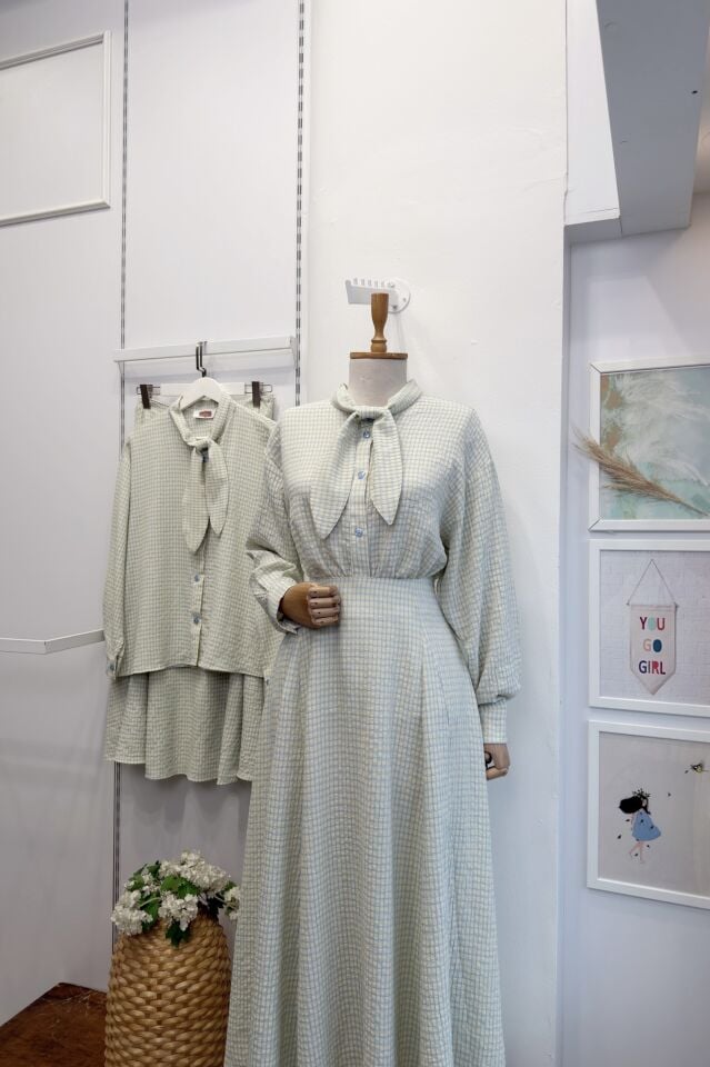 Mavi Fular Yaka Detaylı Pötikareli Rowen Takım