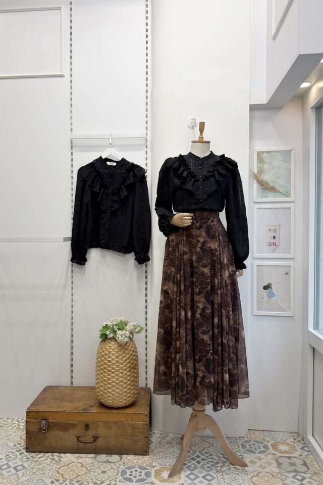 Siyah Volanlı Ashley Gofre Gömlek